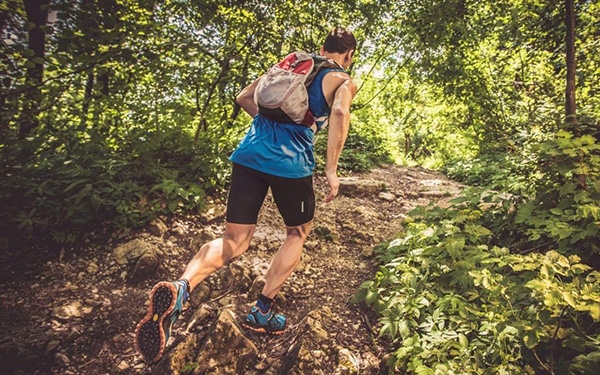 Plogging, la corsa che aiuta la natura