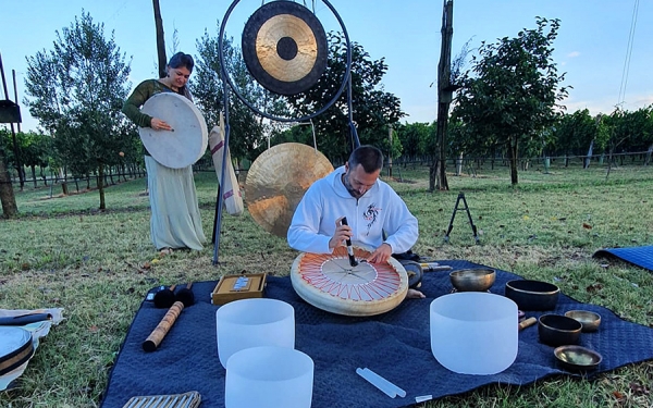 L&rsquo;ESPERIENZA IMMERSIVA DEL BAGNO SONORO, UN&rsquo;ANTICA ARTE DELLA GUARIGIONE